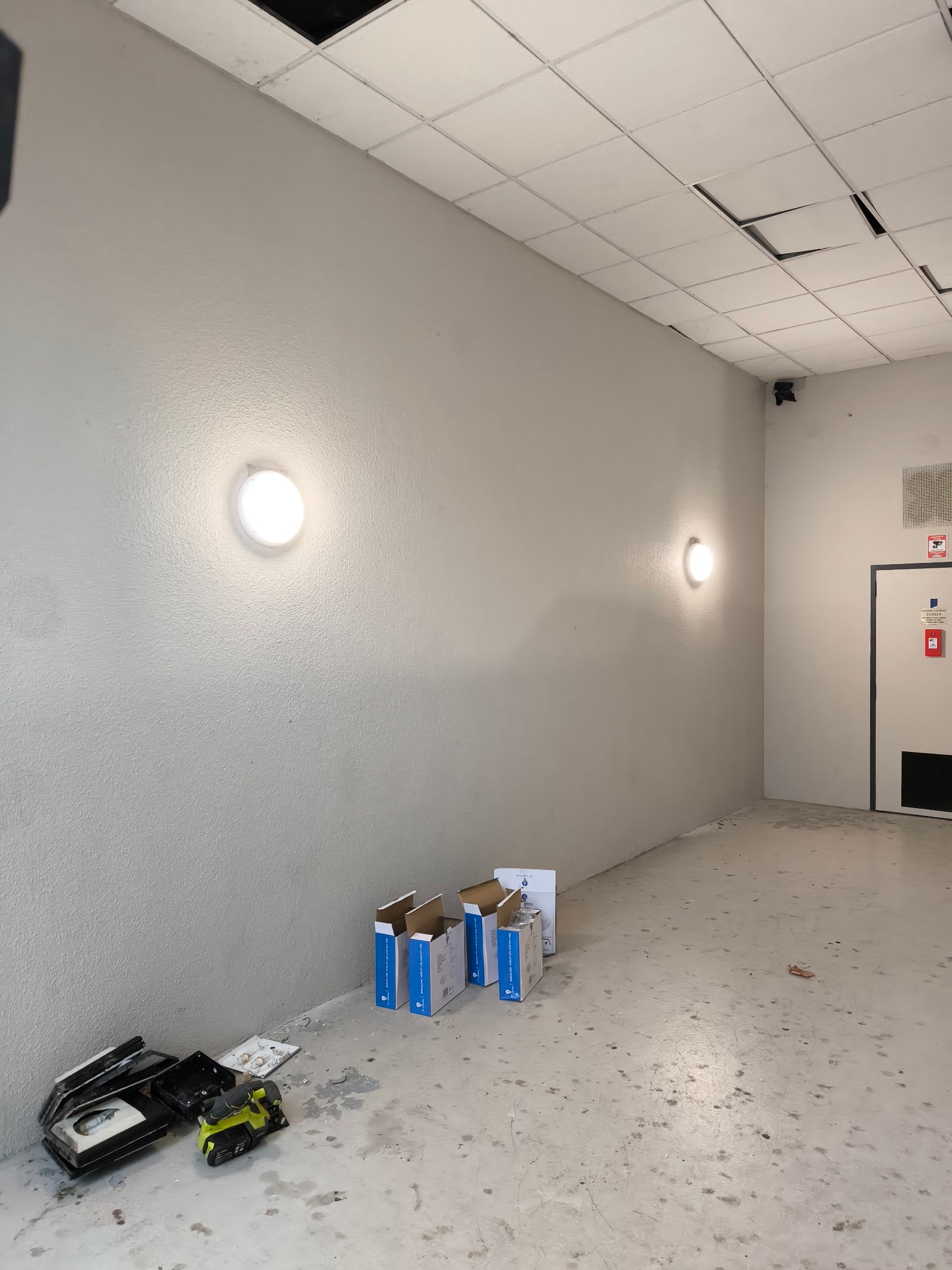 Pose d'éclairage LED anti-vandale IK10